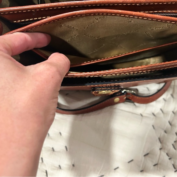 GIANNI CONTI Italy Leather Flap Over Saddle Crossbody With 4 Compartments - Picture 6 of 13